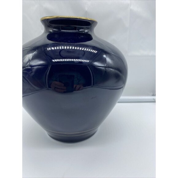 Japanese Cobalt Blue With Gold Floral Pattern Design Ceramic Vase 7" Tall - Picture 9 of 10